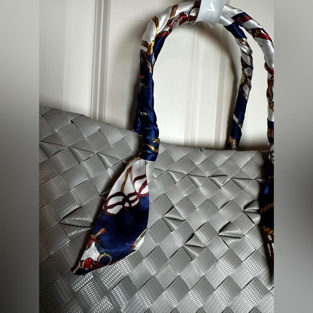 Gray Woven plastic Tote Bag with Artistic Design - Picture 7 of 10